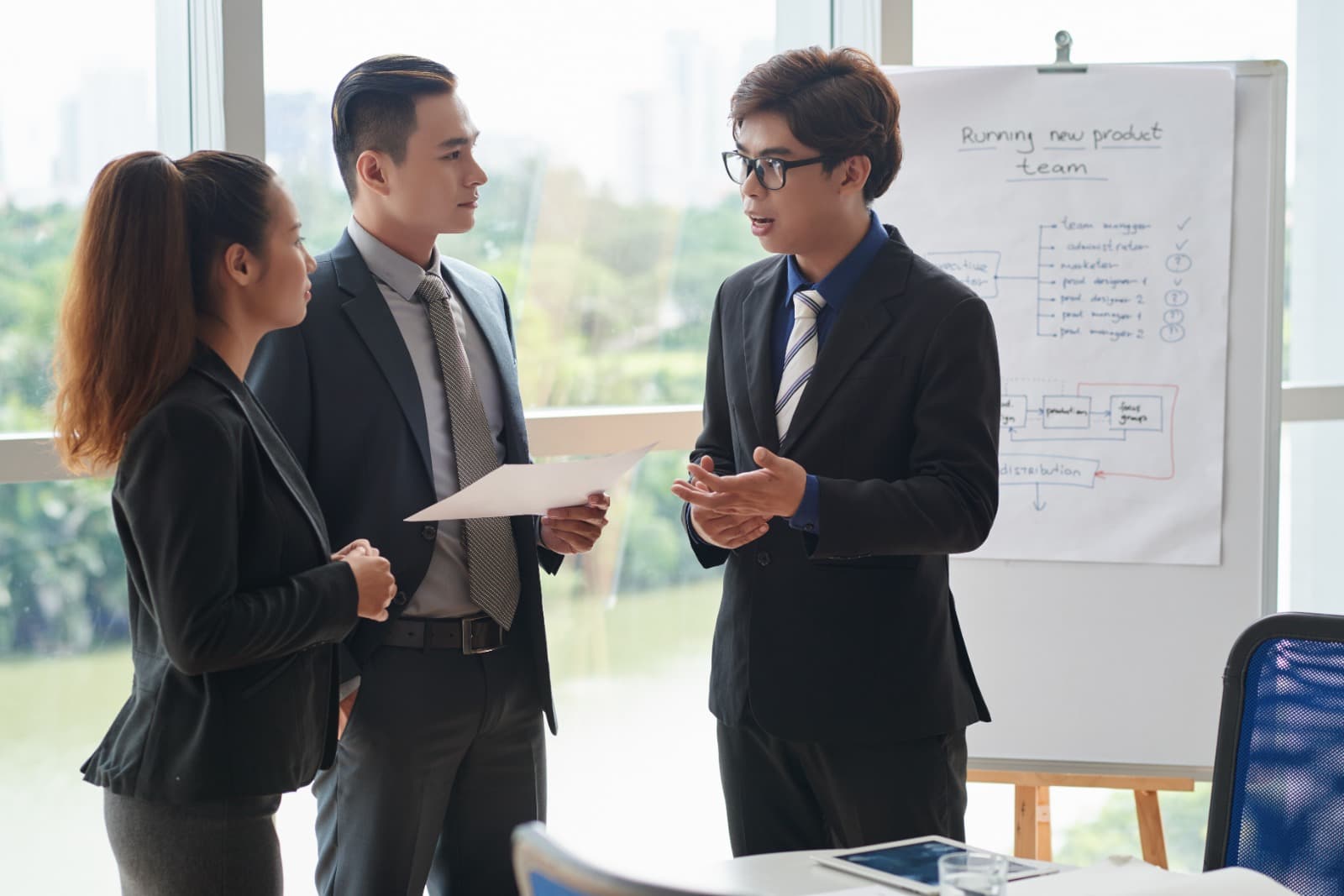 OKR Tanpa Micromanagement: Bagaimana High-Performance Leader Mengalirkan Target Tanpa Kehilangan Fokus Strategis